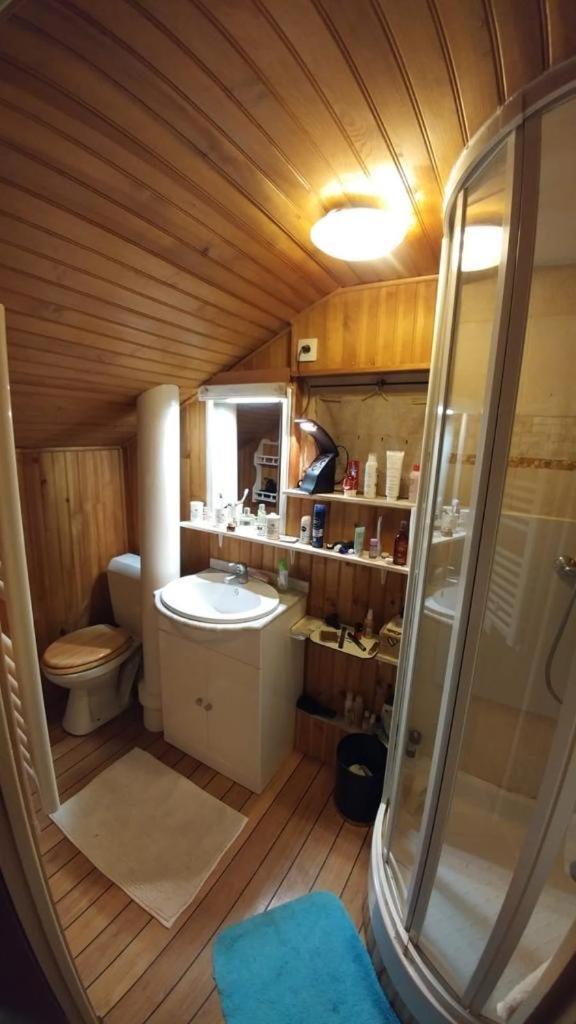 Chalet Formidable Authentique Sur La Place D'auron Auron